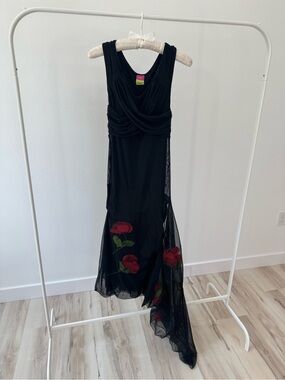 Save the queen rare rose dress